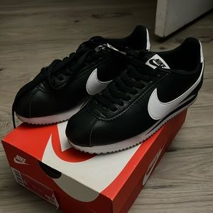 Nike Cortez - Size 6 Black